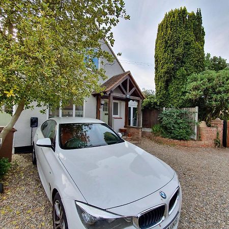 Spacious Beautiful And Warm Cottage With Parking 첼름스퍼드 외부 사진