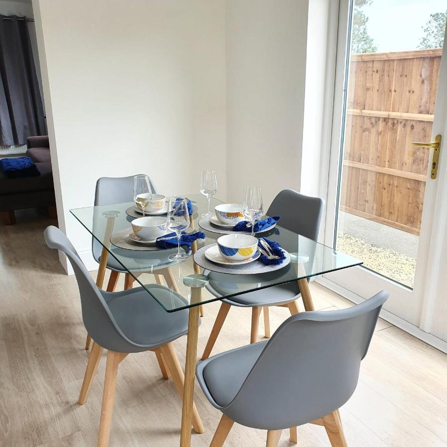 Spacious Beautiful And Warm Cottage With Parking 첼름스퍼드 외부 사진