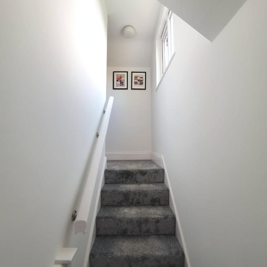 Spacious Beautiful And Warm Cottage With Parking 첼름스퍼드 외부 사진