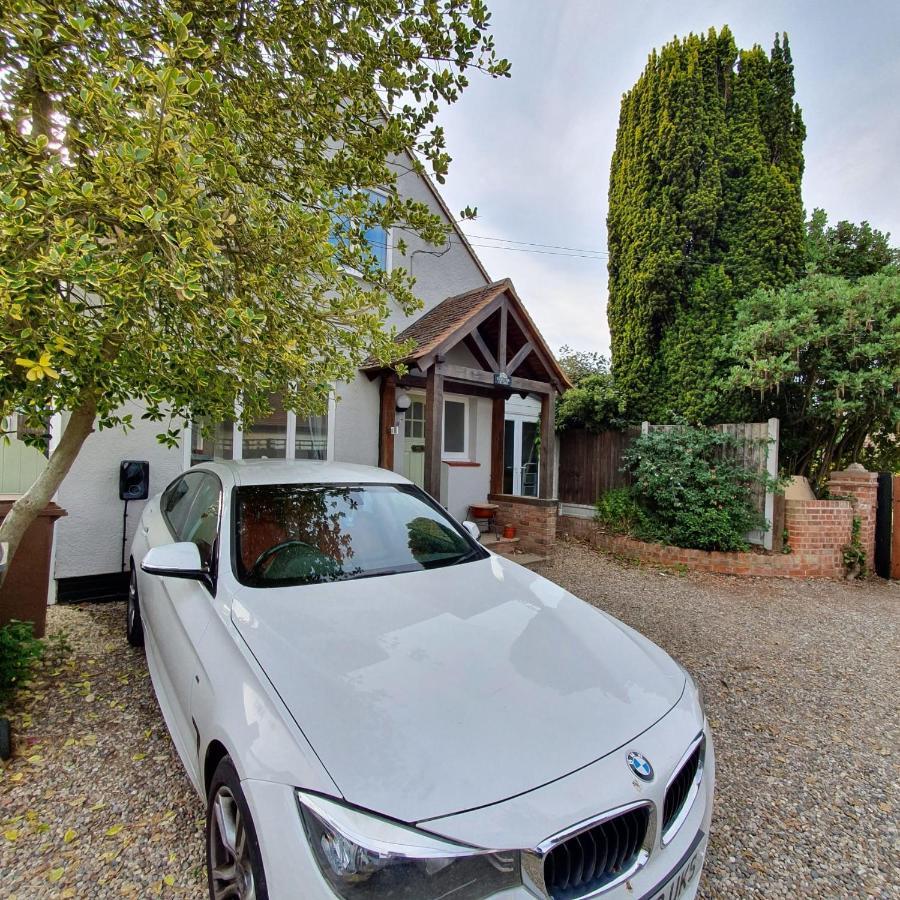 Spacious Beautiful And Warm Cottage With Parking 첼름스퍼드 외부 사진